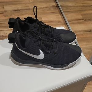 Men's Nike LeBron Witness III basketball shoe